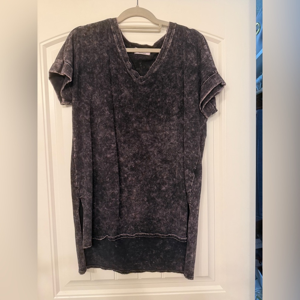 Women’s zenana deep purple acid washed oversized v neck size small